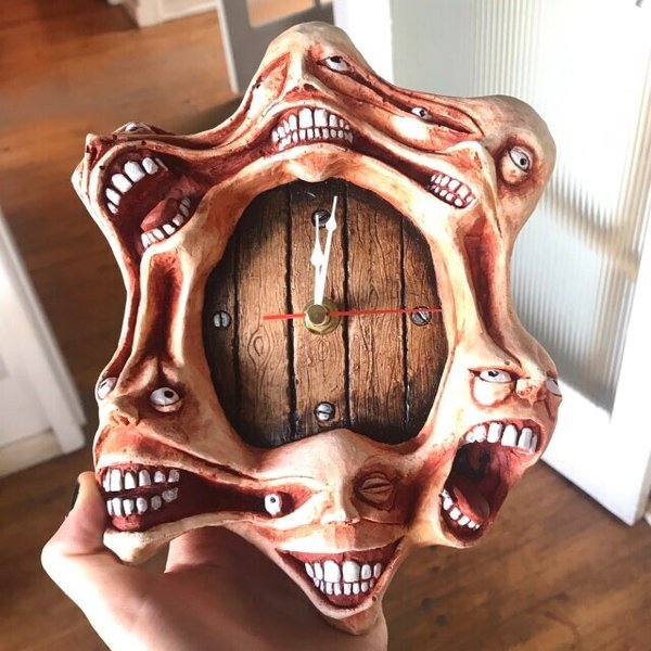 alwaysdwellTM - 【Halloween🎃】6 headed wall hanging clock