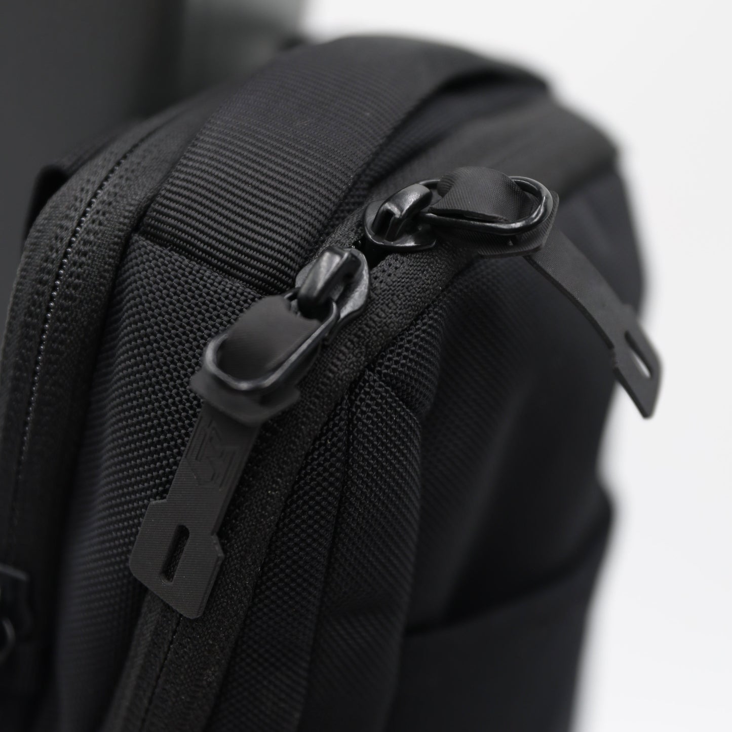 alwaysdwellTM - Magnetic Gym Bag for Gym, Travel, Work, and Sports | Keep Your Items Off the Dirty Gym Floor with Magnetic Attachment