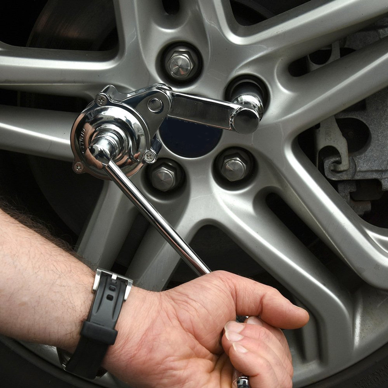 alwaysdwellTM - Geared Lug Nut Remover