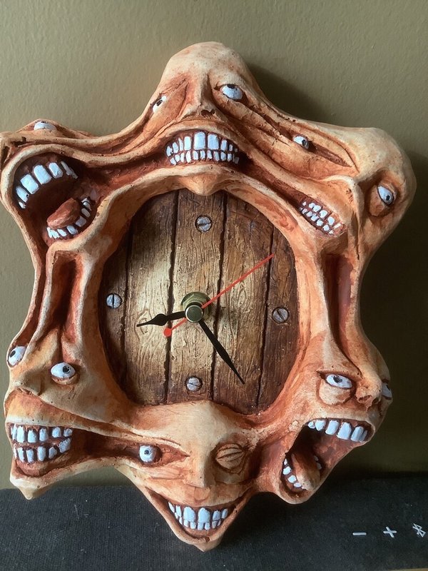 alwaysdwellTM - 【Halloween🎃】6 headed wall hanging clock
