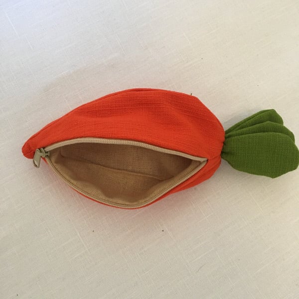 🎁 Hide-and-Seek Bunnies in Carrot Pouch