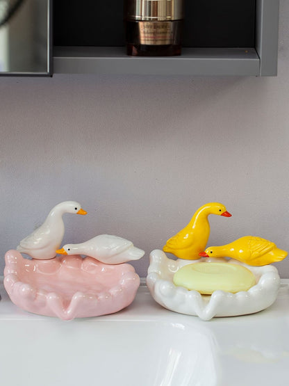 🔥🔥2024 HOT SALE 49% OFF - Cute Ceramic Duck Soap Storage Drainer Box No Standing Water