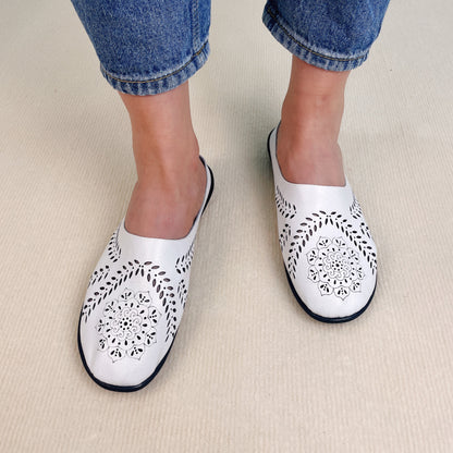 lusailstore™ - Casual and versatile hollow slippers